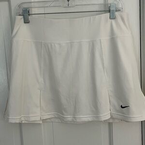 NIKE Dri-Fit Pleated Tennis Skort Size Medium White Golf Athletic Athleisure